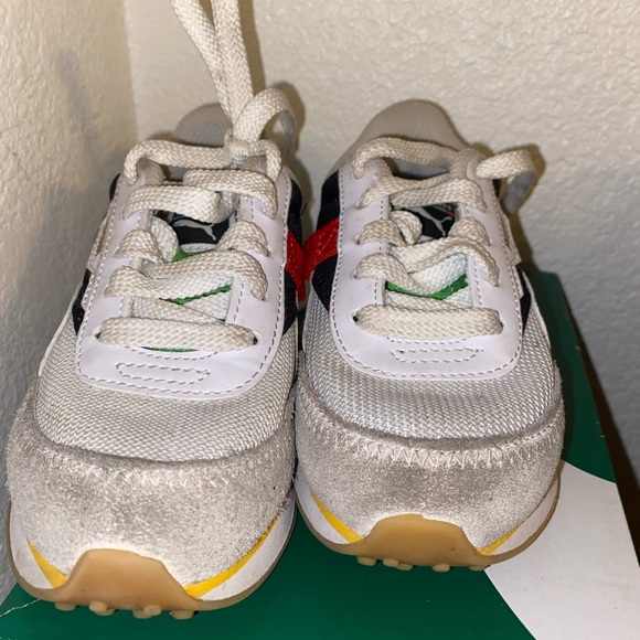 Puma kids sneaker size 11c - Picture 3 of 6